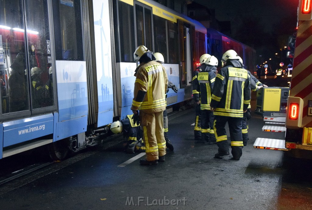 KVB Bahn Bremsen heissgelaufen Koeln Lindenthal Luxemburgerstr Neuenhoeferallee P08.JPG - Miklos Laubert